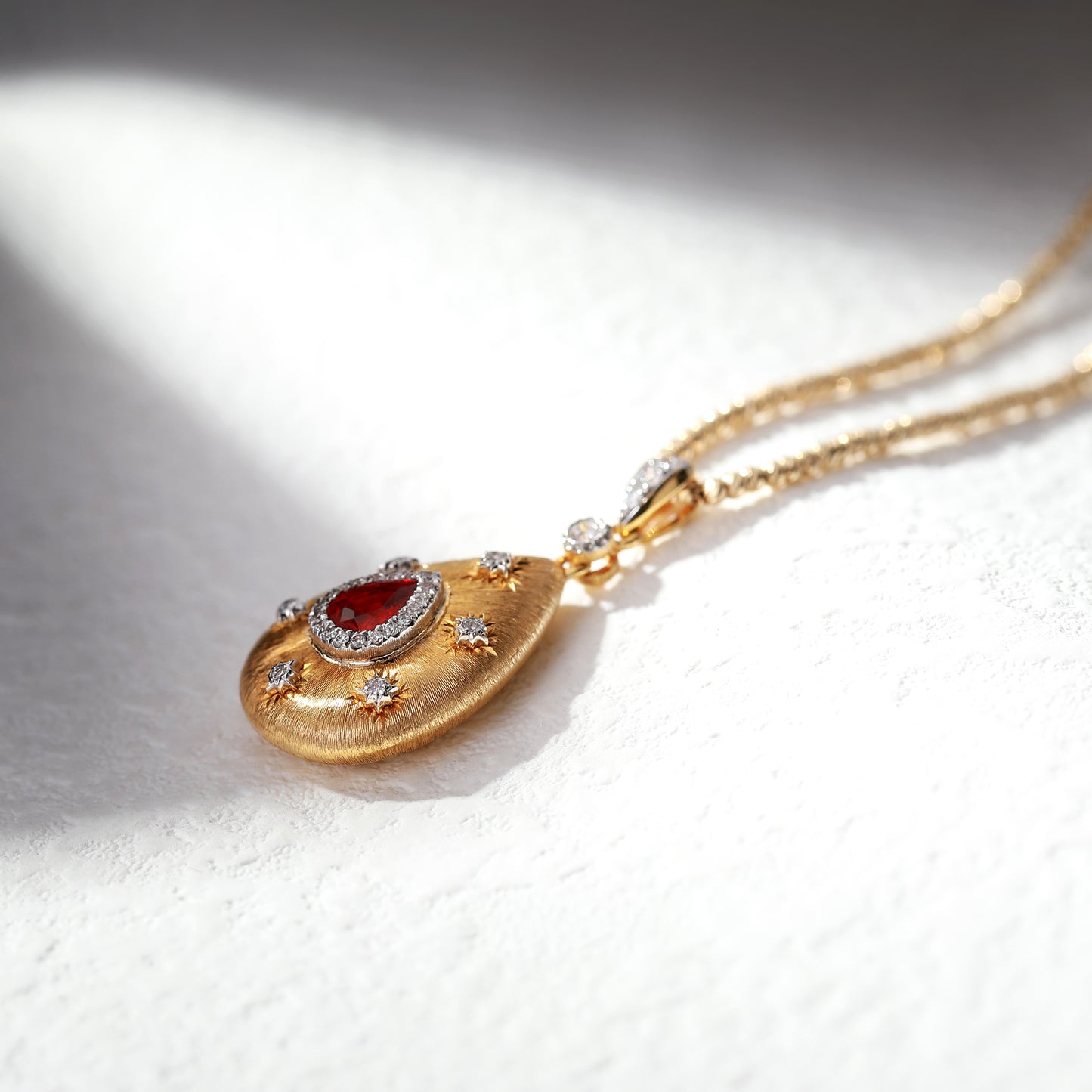 18K Gold Pigeon Blood Ruby Pendant Necklace