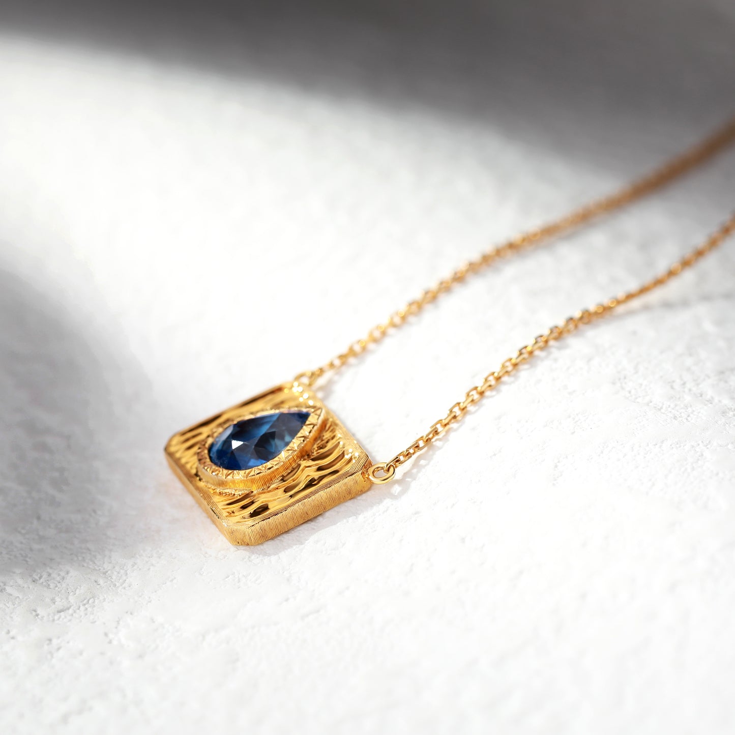 18K Gold Blue Sapphire Vintage Necklace