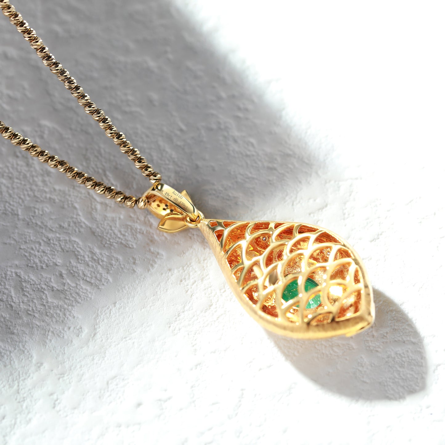 18K Gold Emerald Pendant Necklace with Diamond