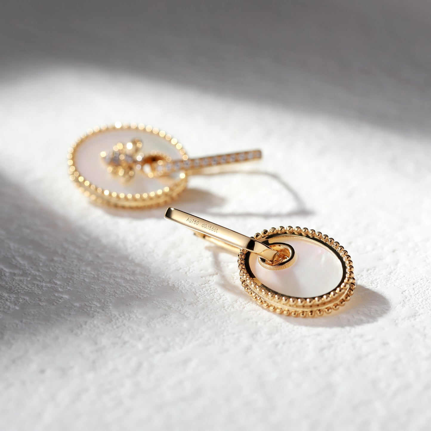 18K Gold Earrings with Diamond