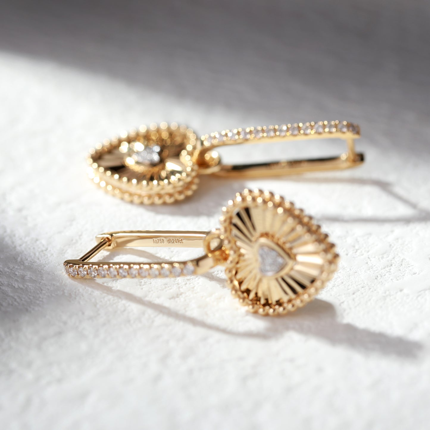18K Gold Vintage Earrings with Diamond
