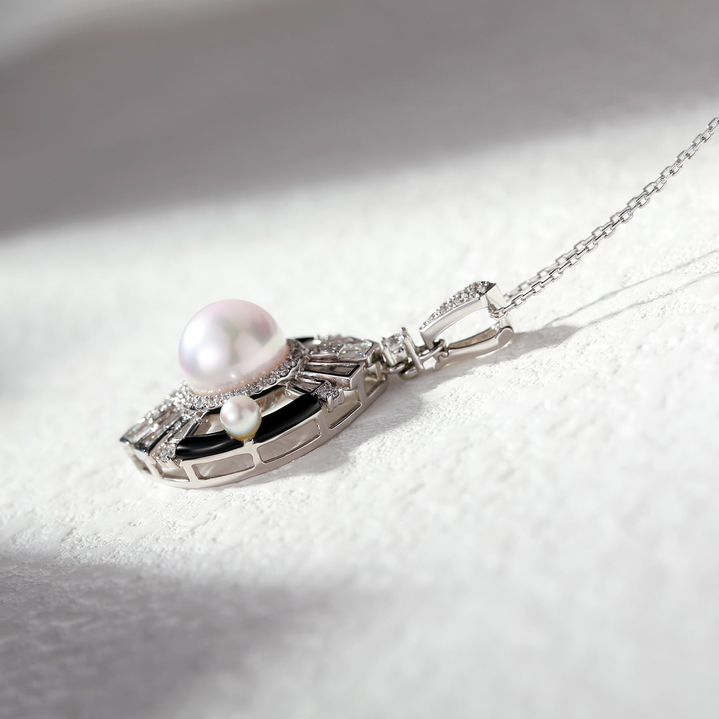 18K Gold Pearl Pendant Necklace with Diamond