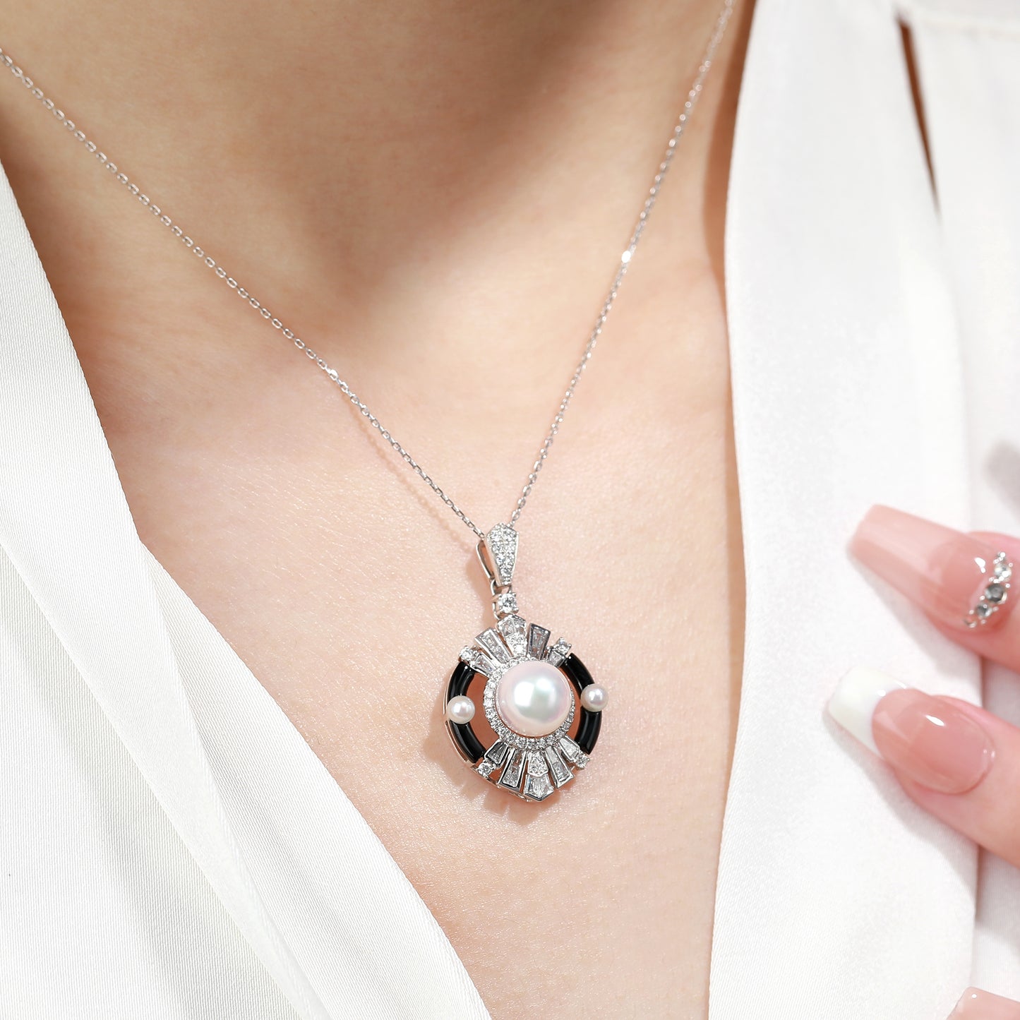18K Gold Pearl Pendant Necklace with Diamond
