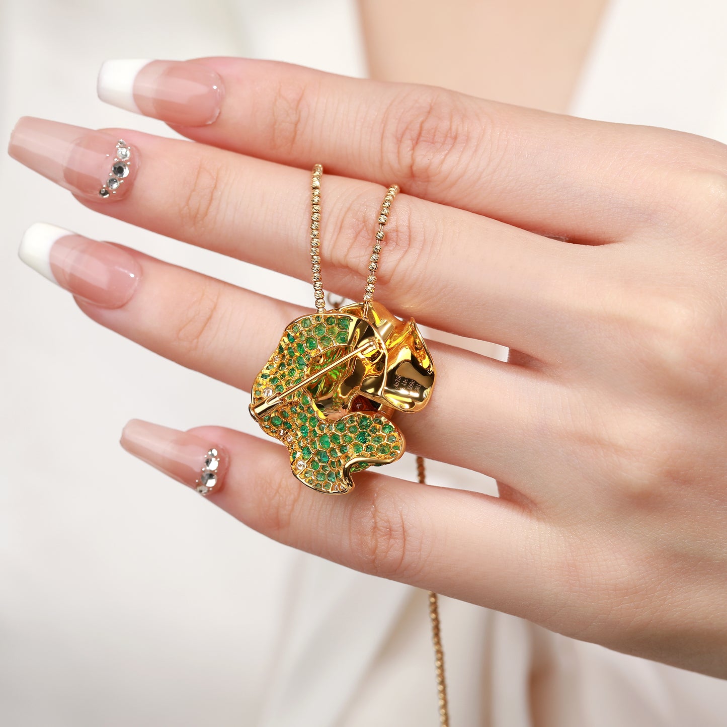 18K Gold Pear Emerald Pendant Necklace with Diamond