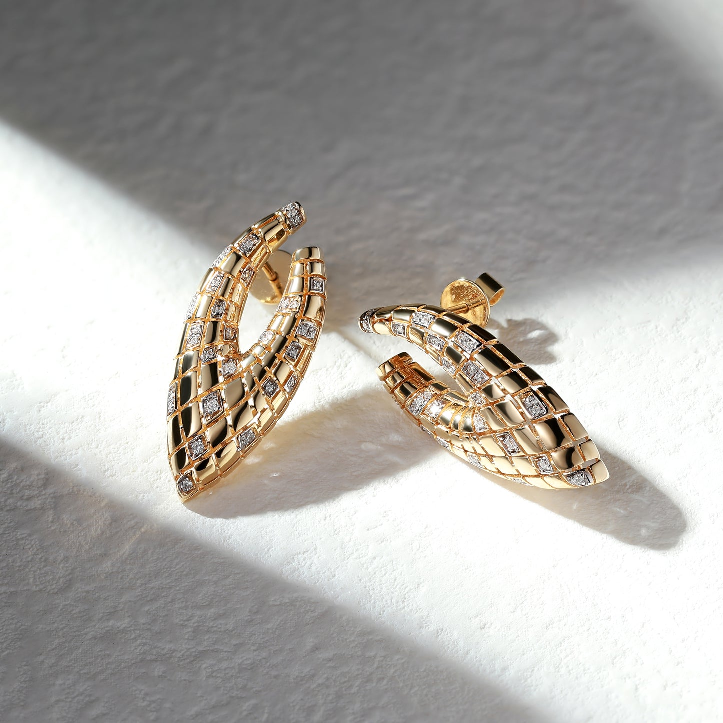 18K Gold Vintage Earrings with Diamond