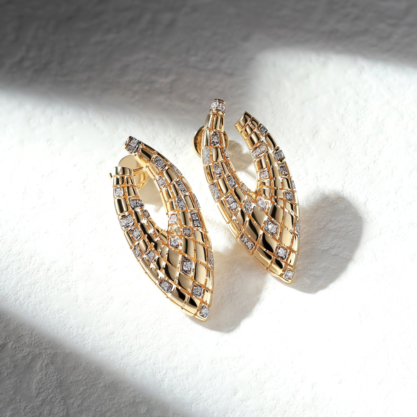 18K Gold Vintage Earrings with Diamond