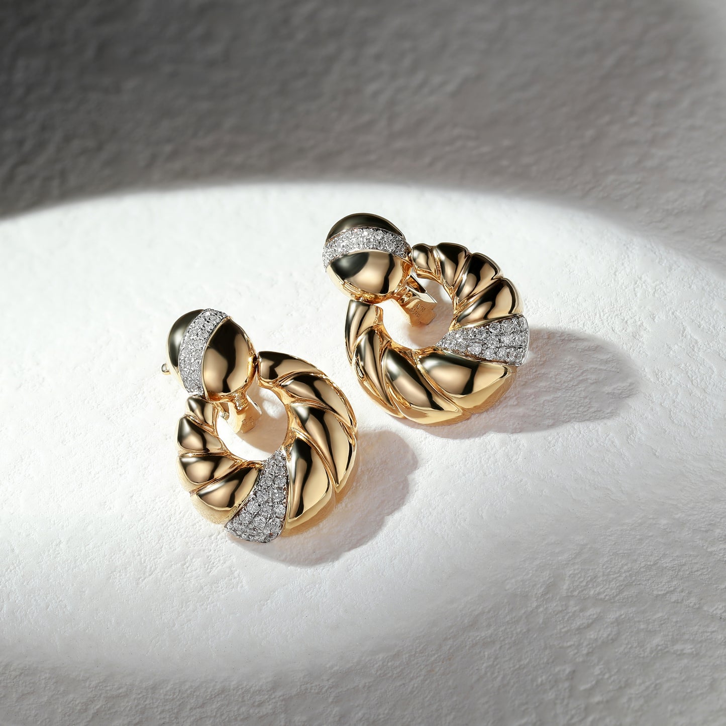 18K Gold Vintage Earrings with Diamond