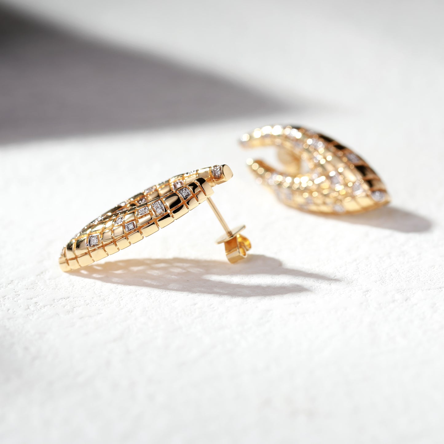 18K Gold Vintage Earrings with Diamond