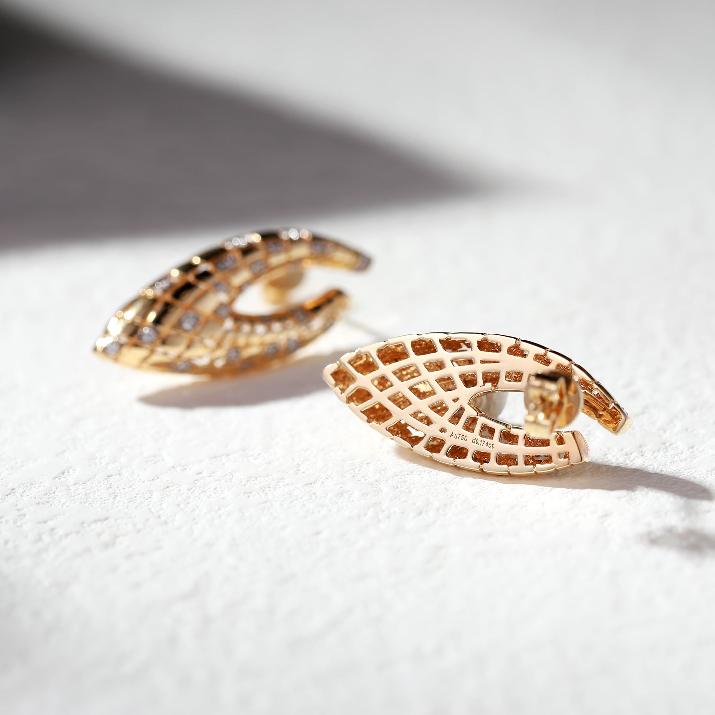 18K Gold Vintage Earrings with Diamond