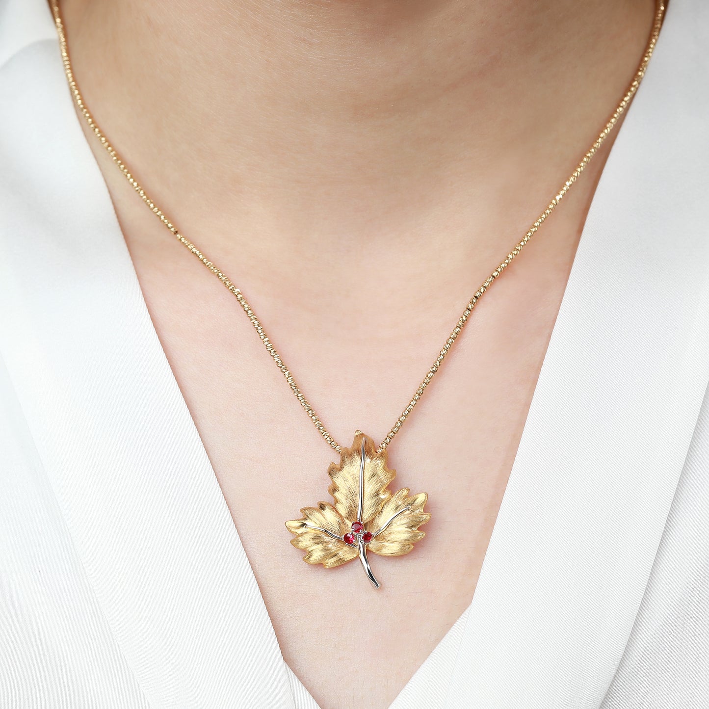 18K Gold Pigeon Blood Red Ruby Pendant Necklace