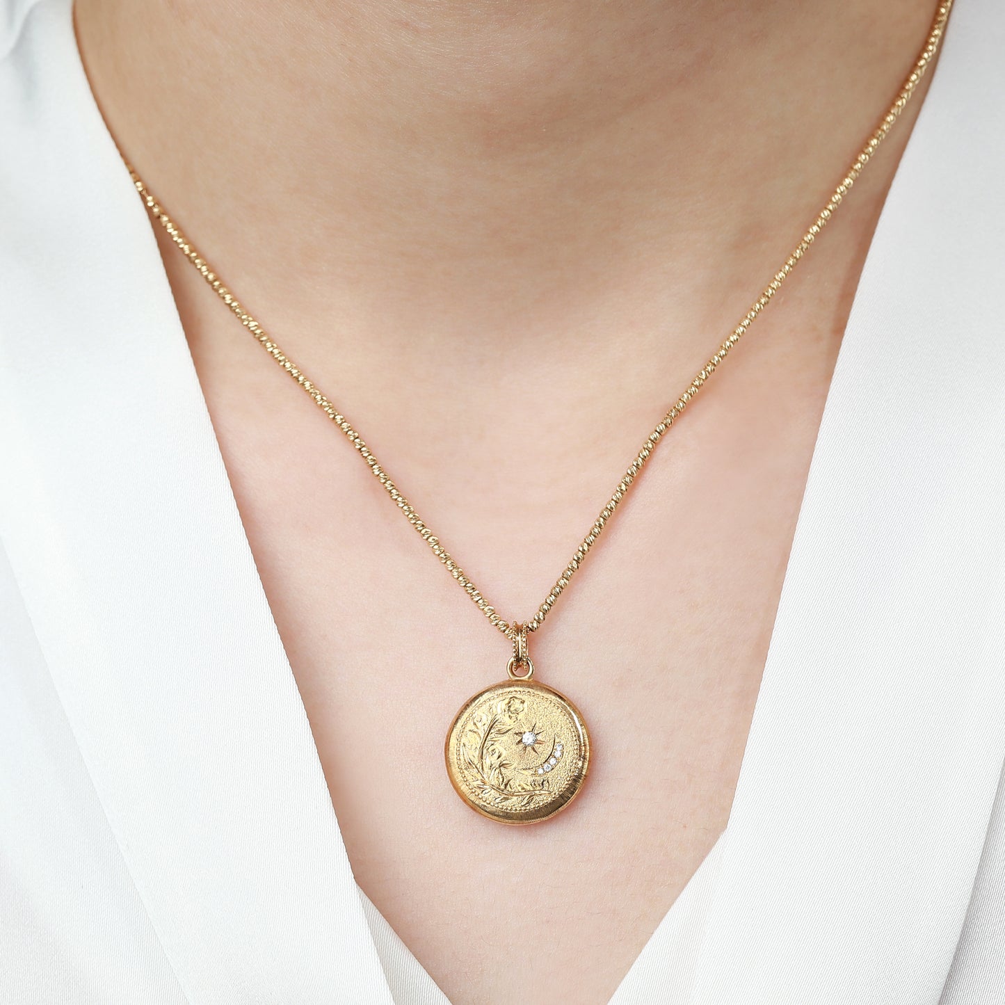 18K Gold Emerald Pendant Nacklace with Diamond