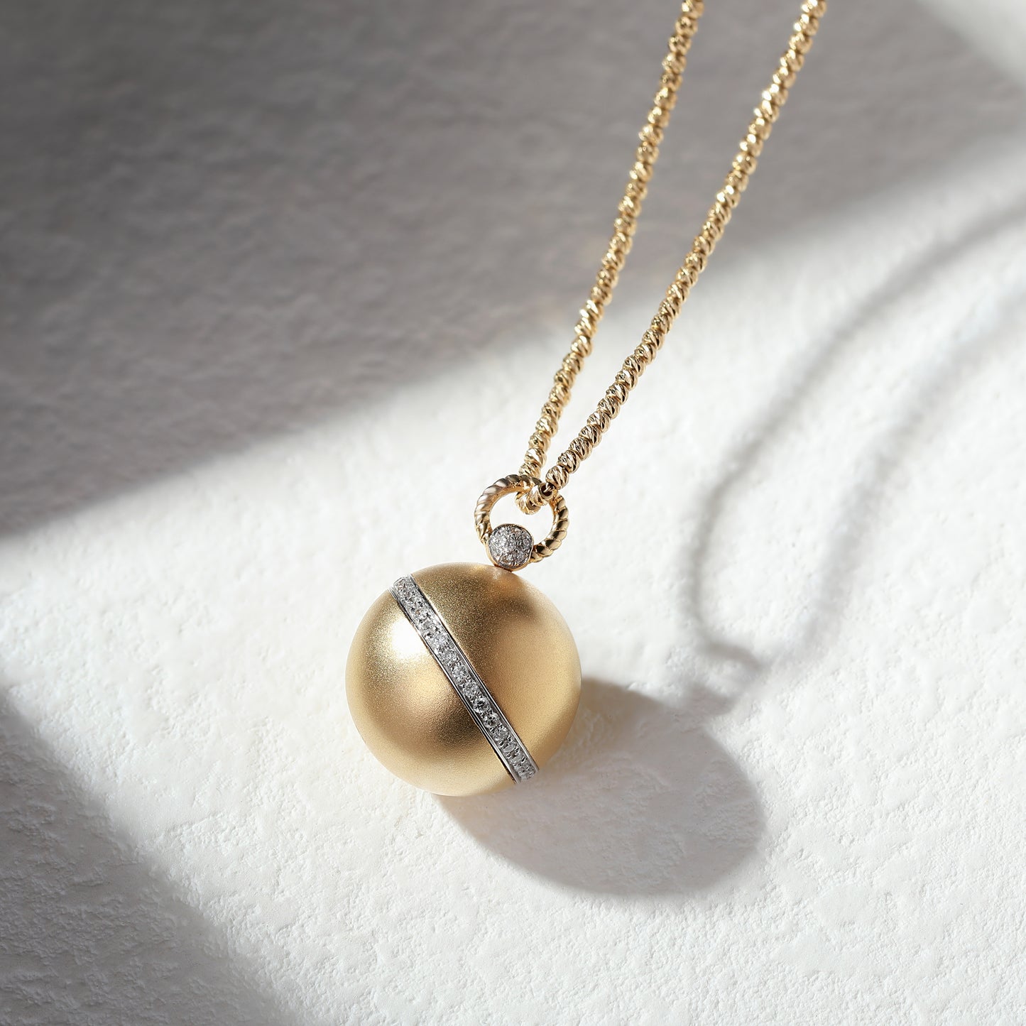 18K Gold Diamond Pendant Necklace