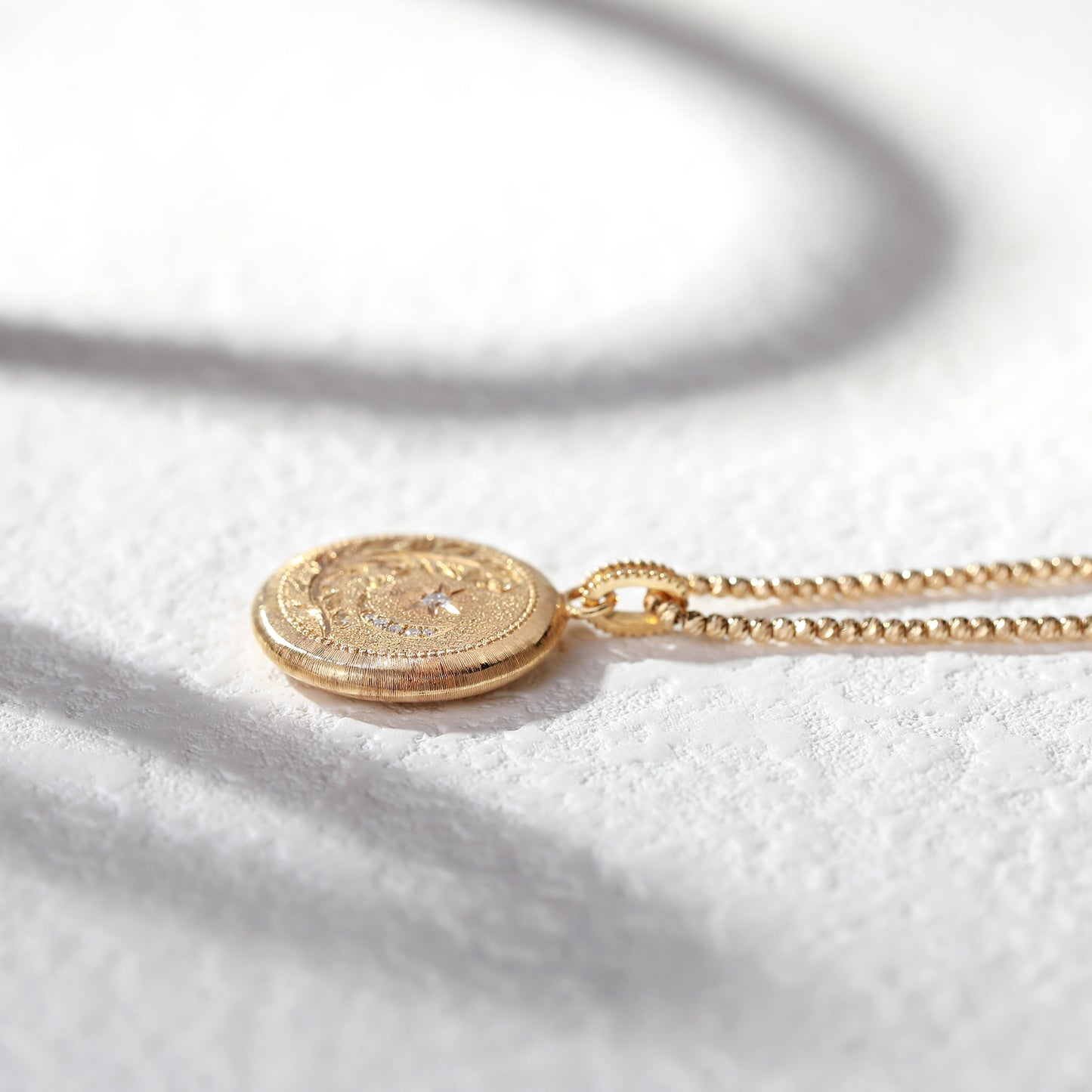18K Gold Emerald Pendant Nacklace with Diamond