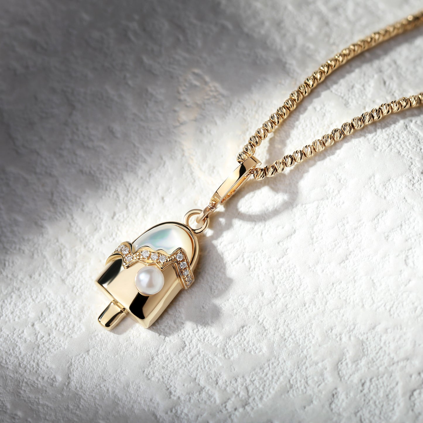 18K Gold Diamond Pendant Necklace with Pearl
