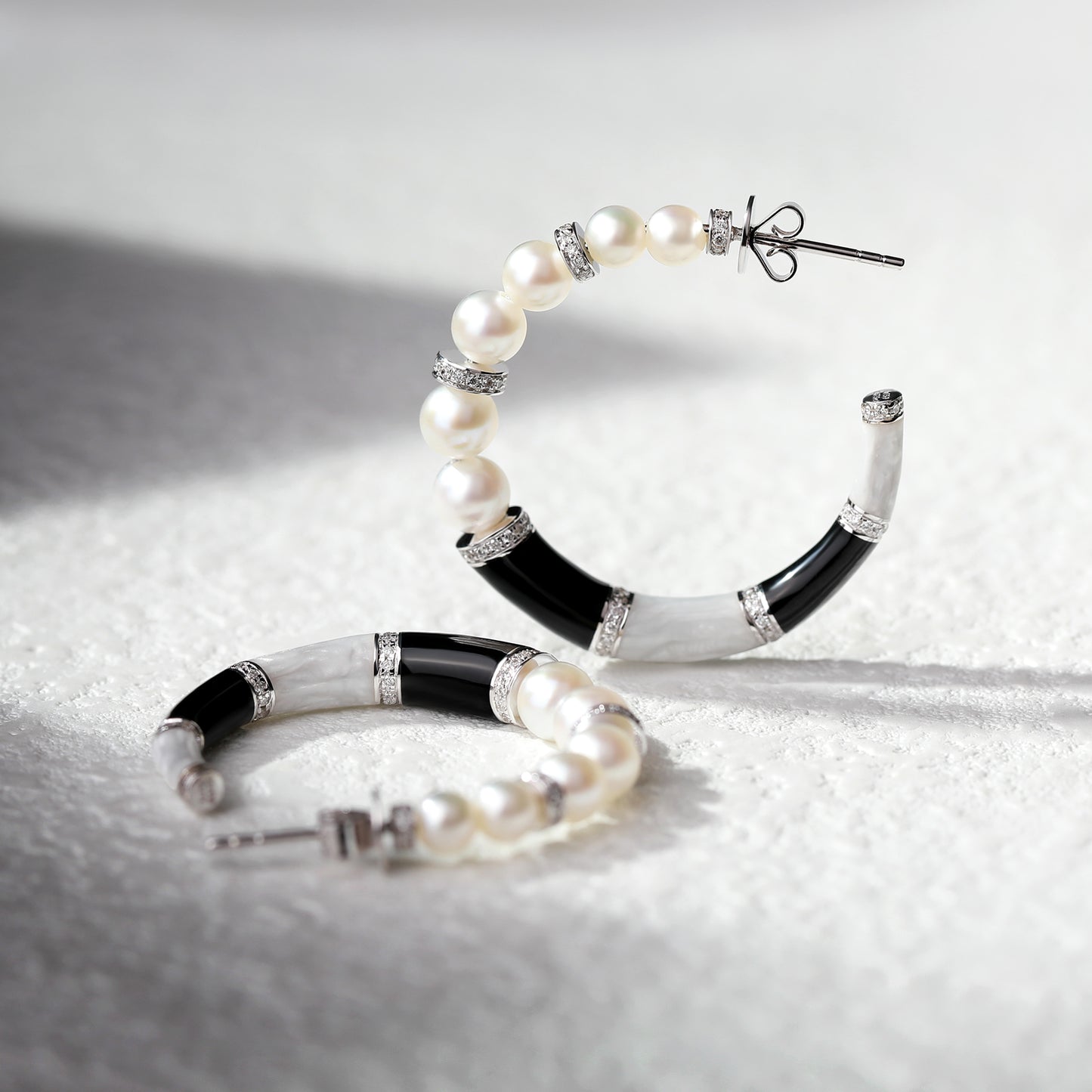 18K gold Pearl Earrings with Diamond