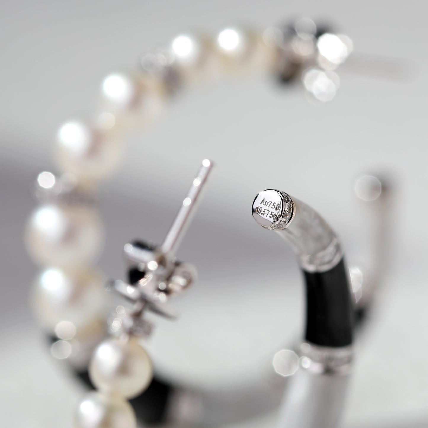 18K gold Pearl Earrings with Diamond