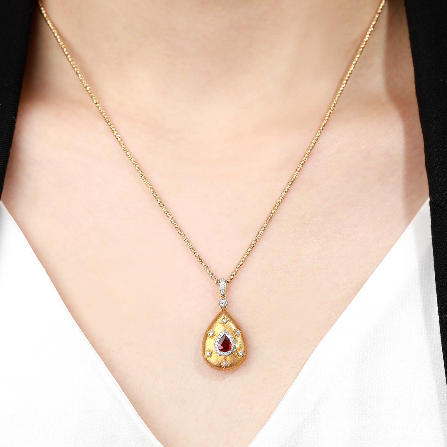 18K Gold Pigeon Blood Ruby Pendant Necklace
