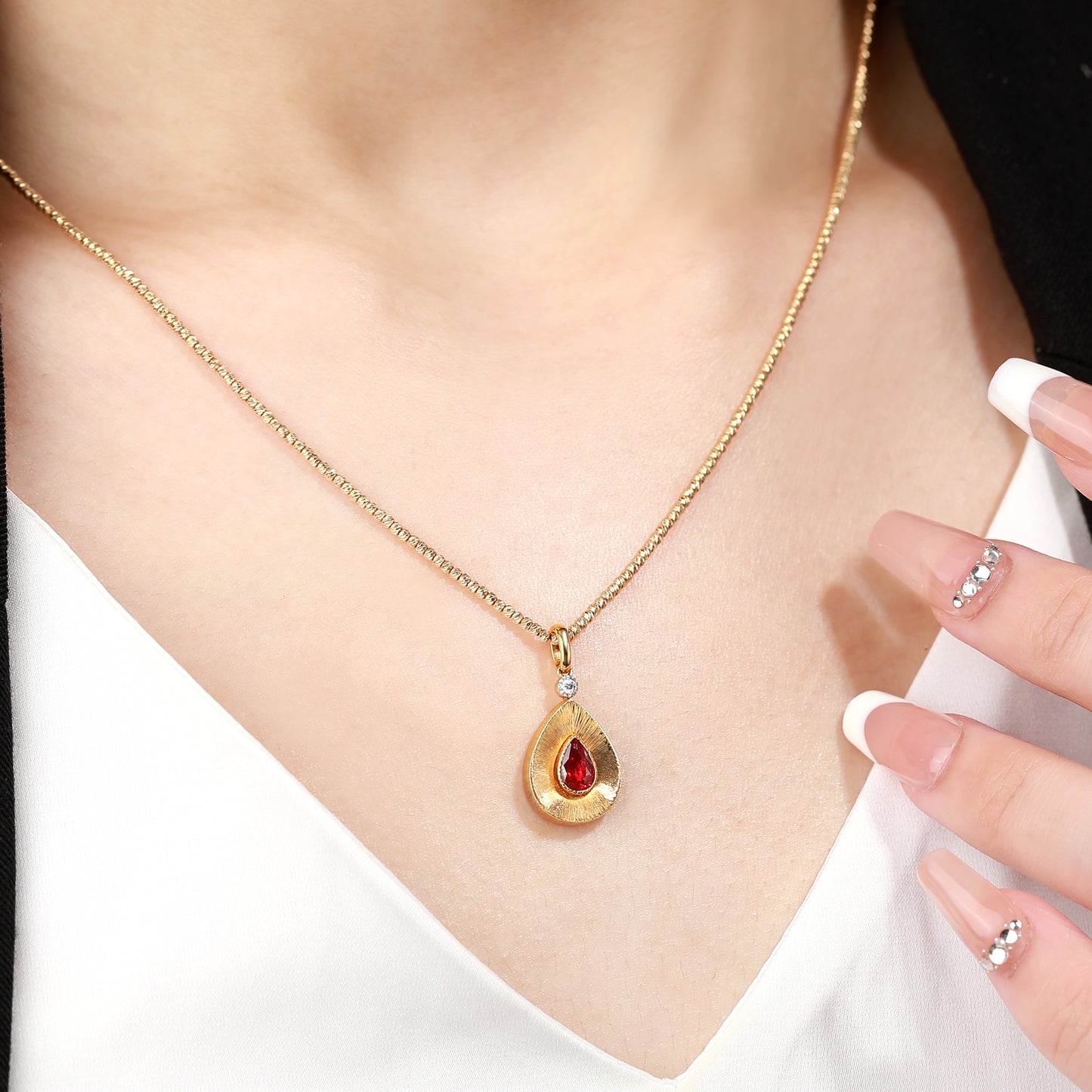 18K Gold Pigeon Blood Ruby Pendant Necklace