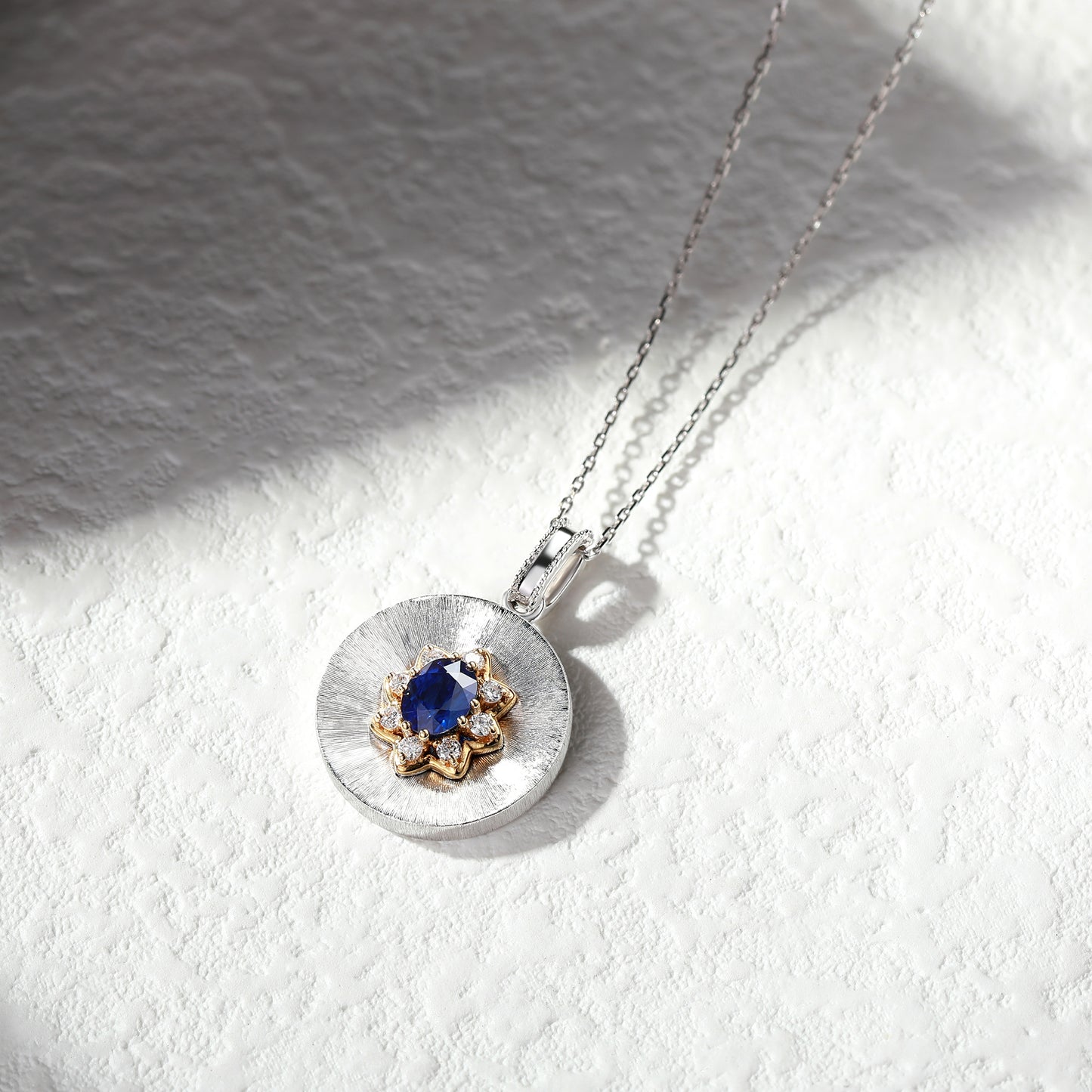 18K Gold Royal Blue Sapphire Pendant Necklace with Diamond