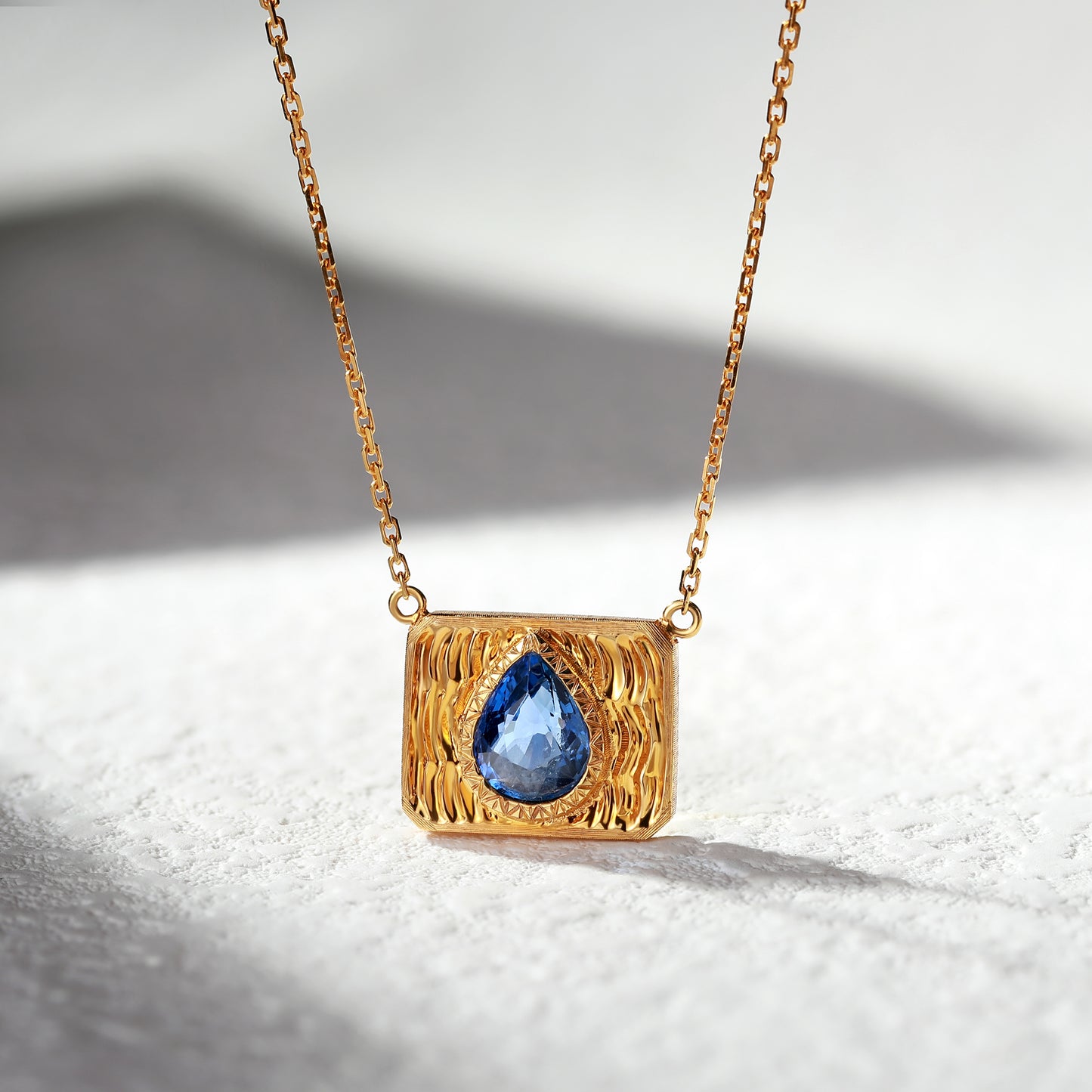 18K Gold Blue Sapphire Vintage Necklace