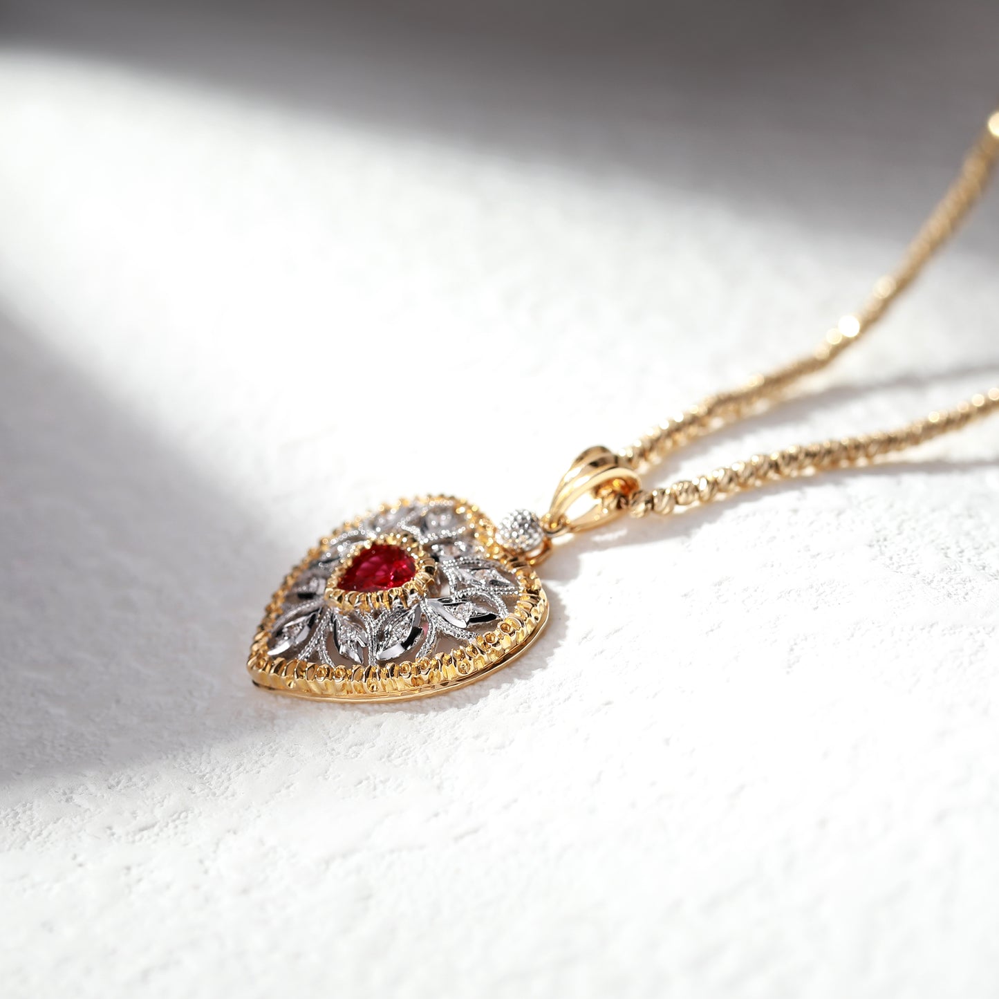 18K Gold Pigeon Blood Ruby Pendant Necklace