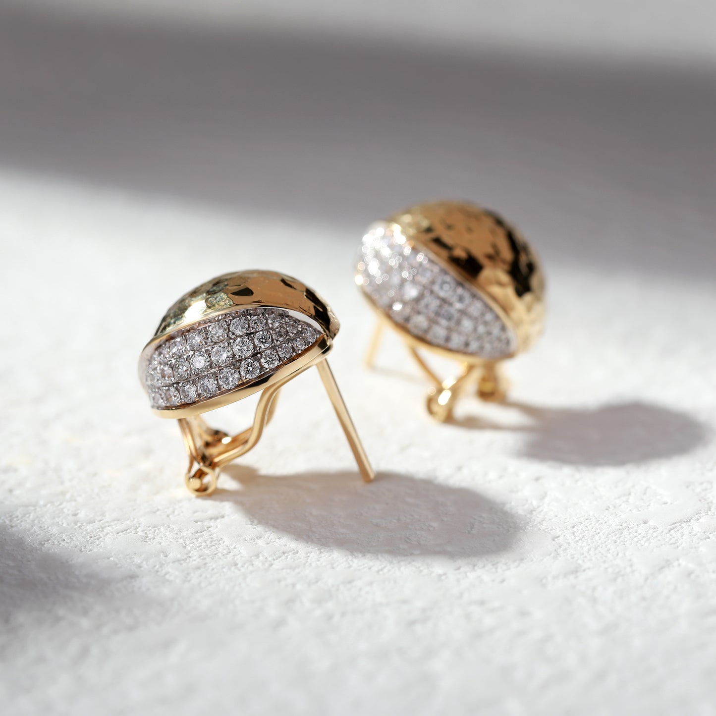 18K Gold Hammer pattern Earrings with Diamond