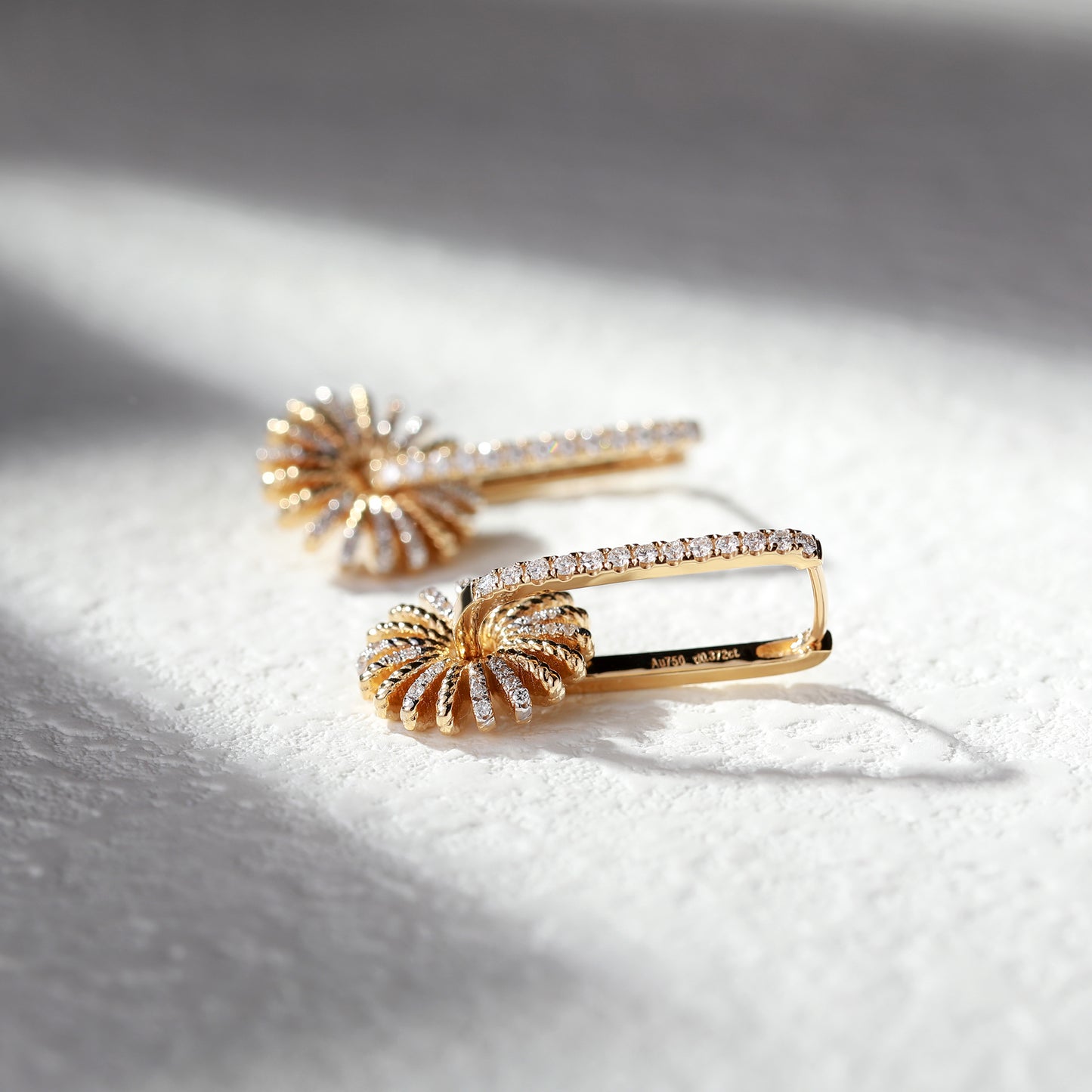 18K Gold Vintage Earrings with Diamond