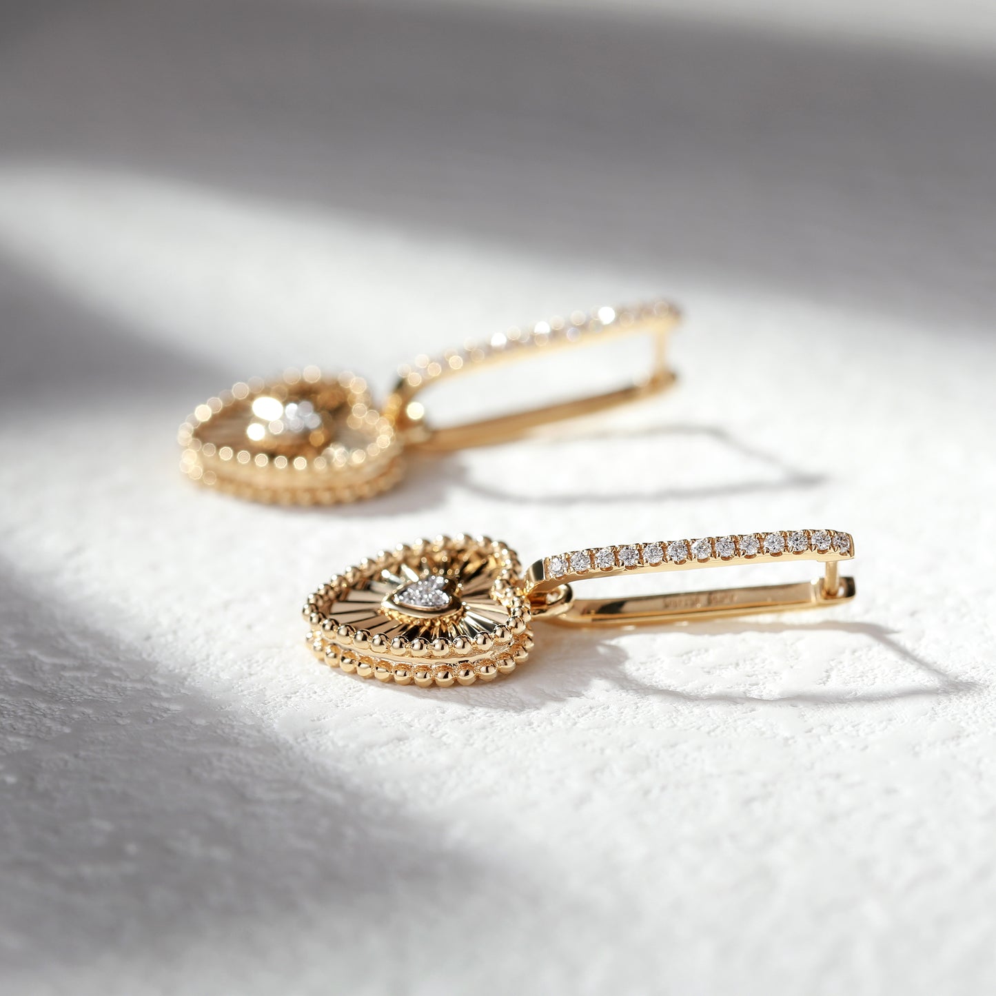 18K Gold Vintage  Earrings with Diamond