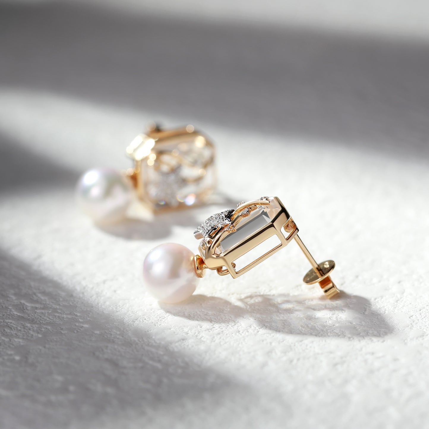 18K Gold Pearl Earrings with Diamond