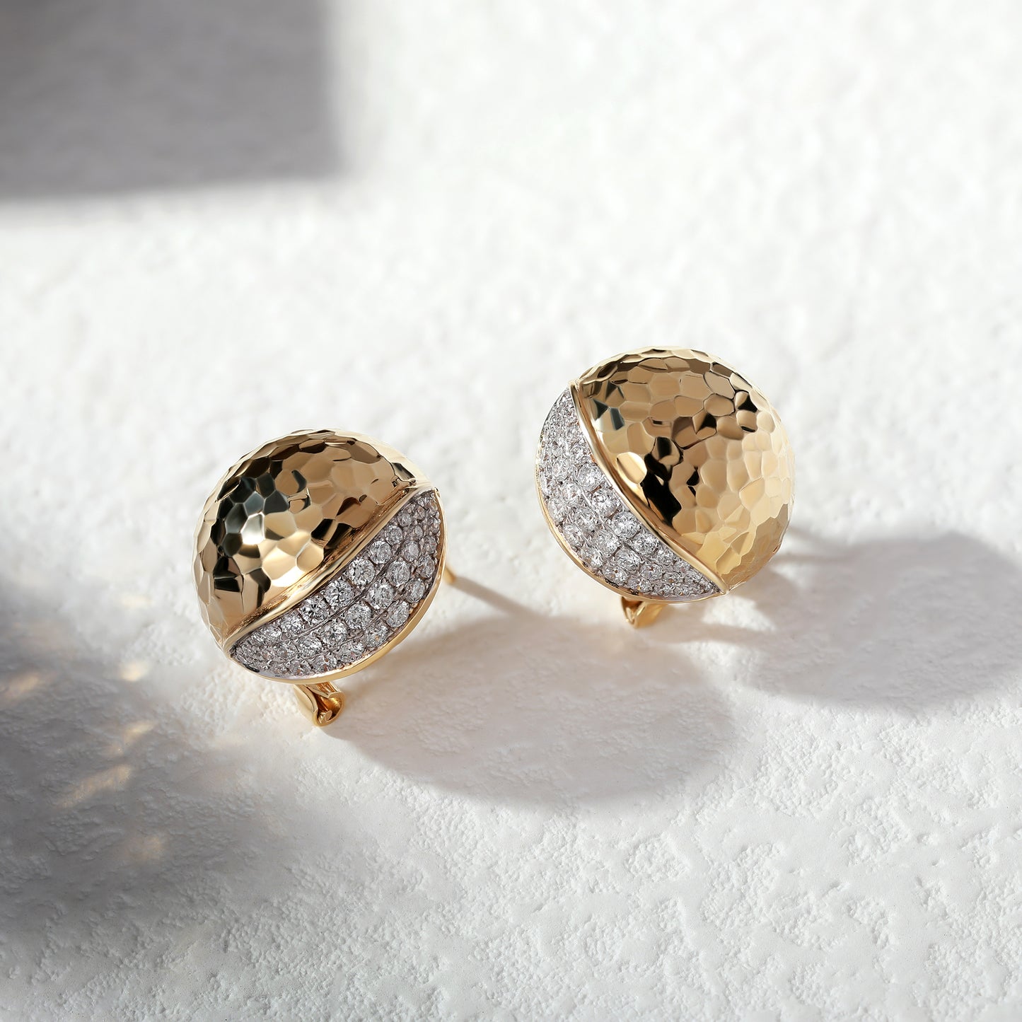 18K Gold Hammer pattern Earrings with Diamond