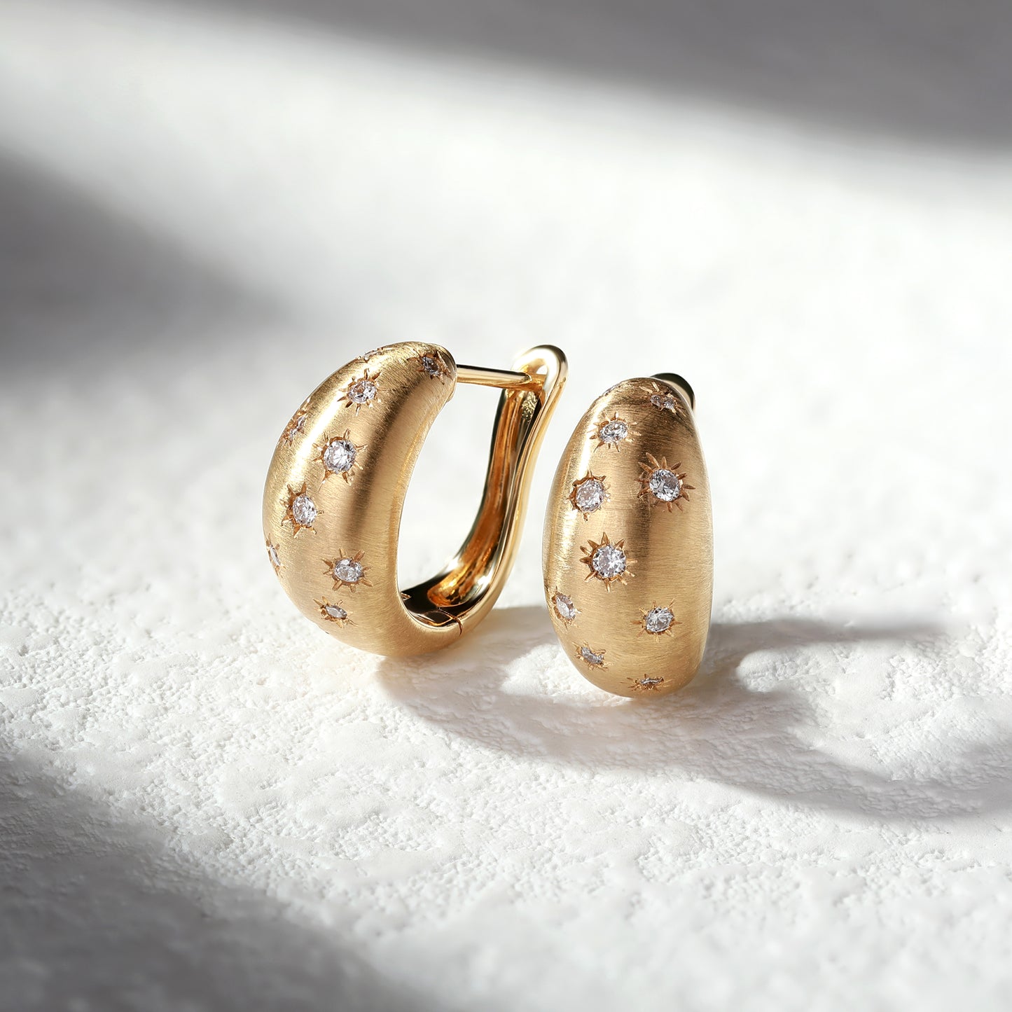 18K Gold Vintage Earrings with Diamond