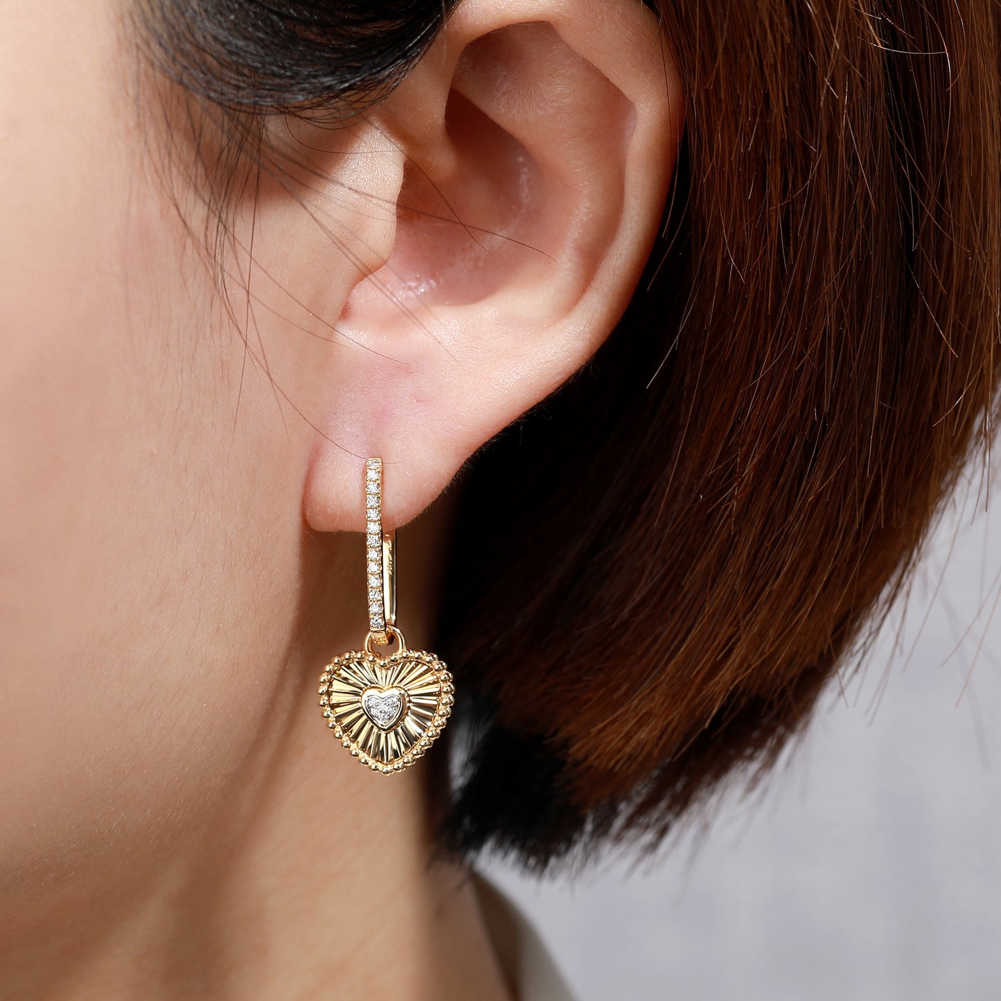 18K Gold Vintage  Earrings with Diamond