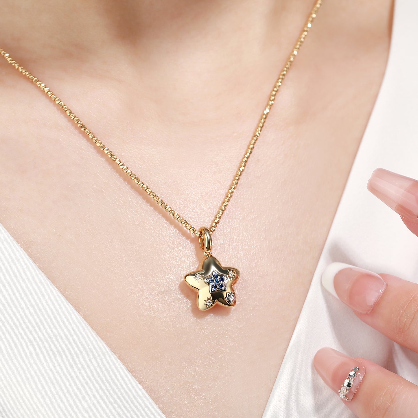 18K Gold Star-shaped Sapphire Pendant Necklace