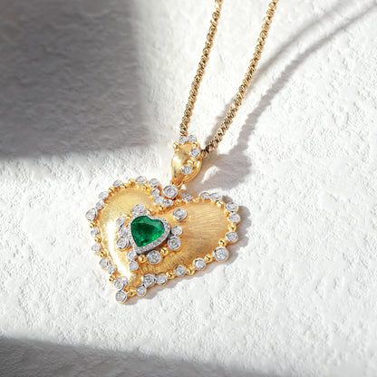 18K Gold Heart Cut Emerald Pendant Necklace Diamond