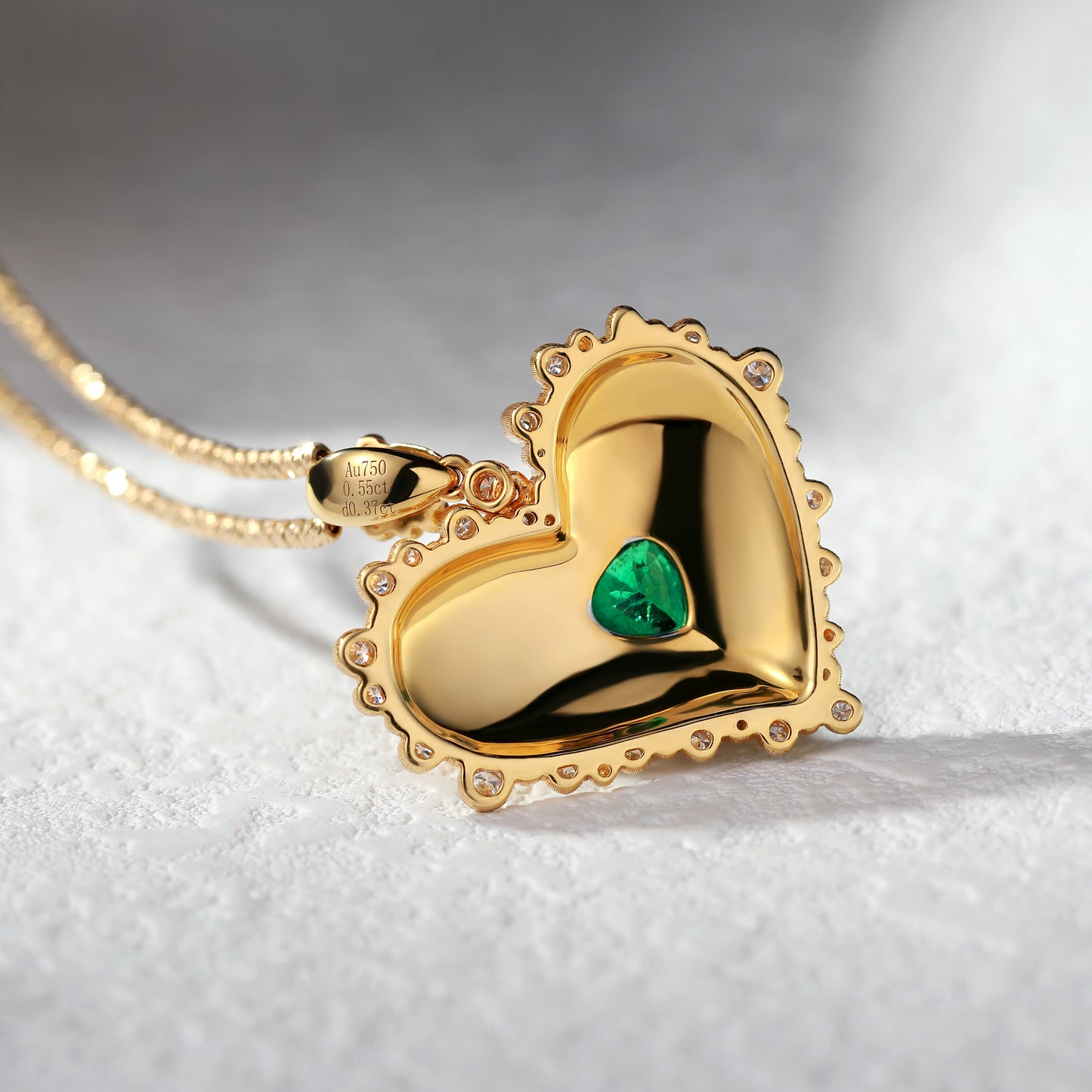 18K Gold Heart Cut Emerald Pendant Necklace Diamond