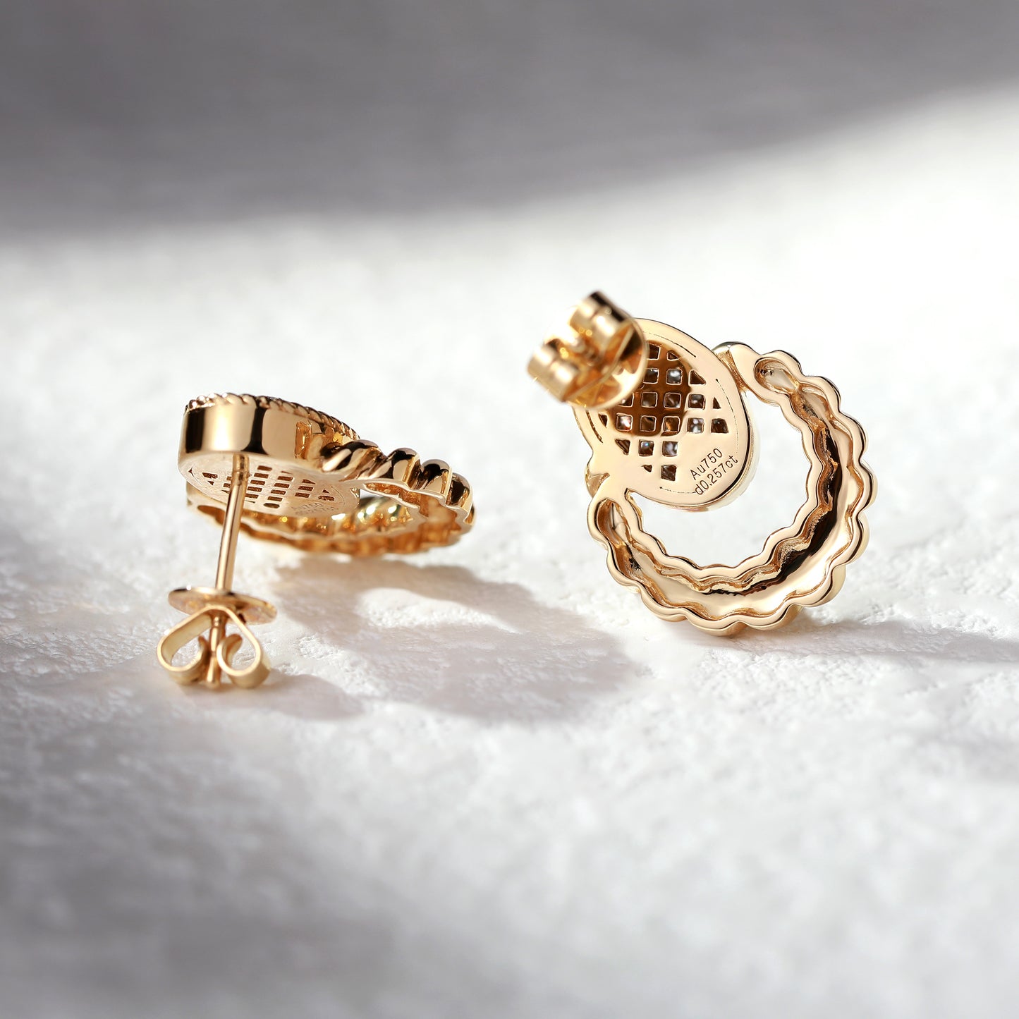 18K Gold Vintage Earrings with Diamond