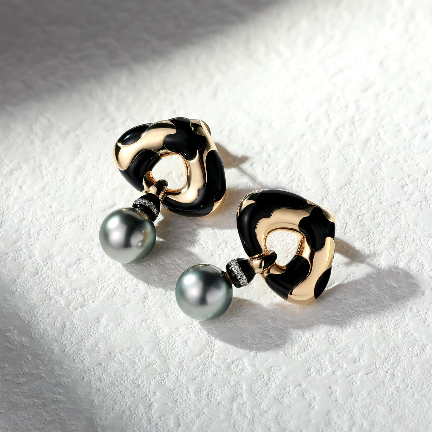 18K Gold 9mm Tahitian Pearls Earrings with Diamond