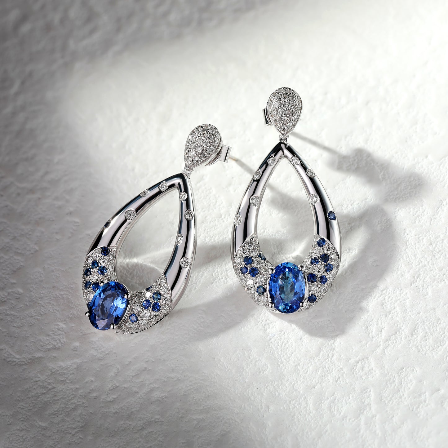 18K Gold Royal Blue Sapphire Earrings with Diamond