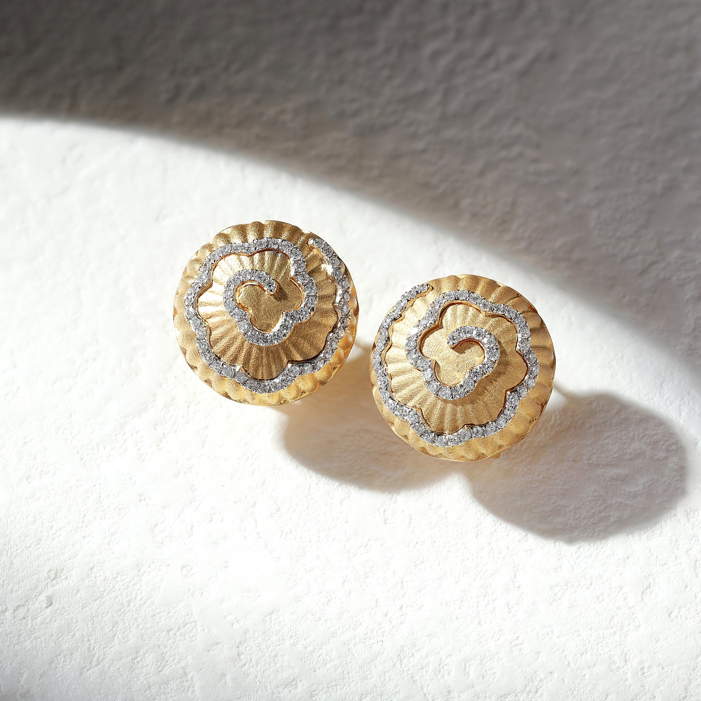 18K Gold Vintage Earrings with Diamond