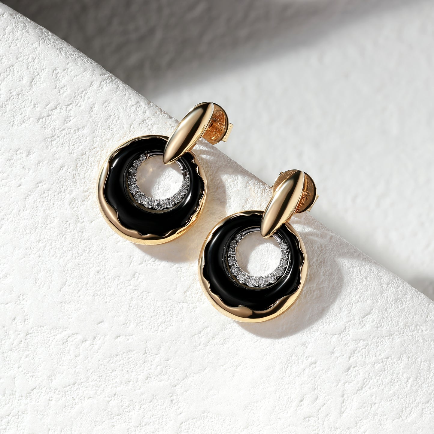 18K Gold Black Agate Earrings with Diamond