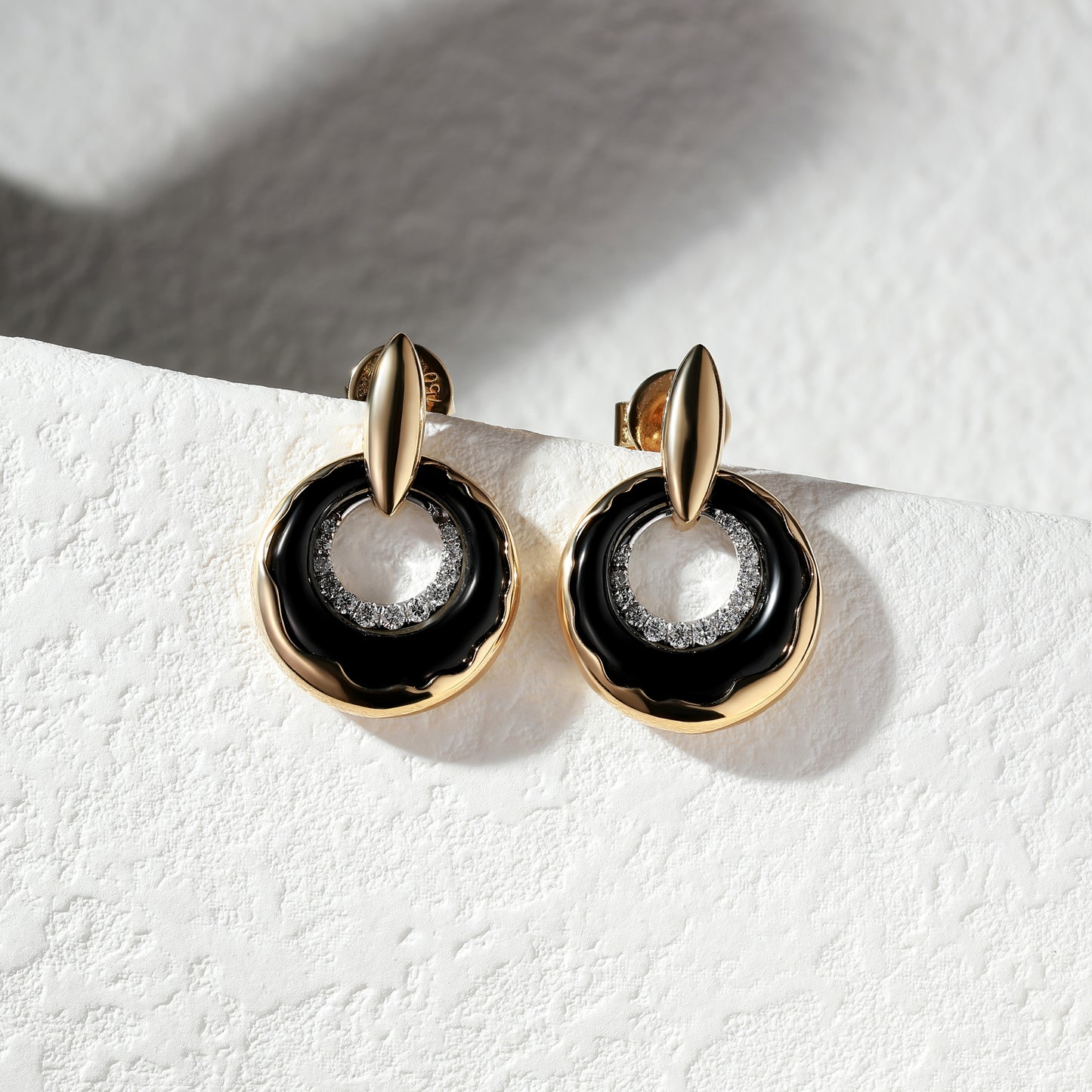 18K Gold Black Agate Earrings with Diamond