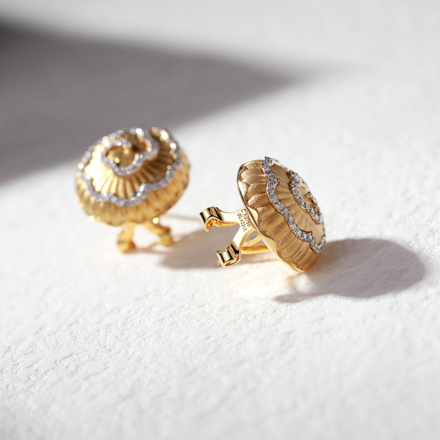 18K Gold Vintage Earrings with Diamond