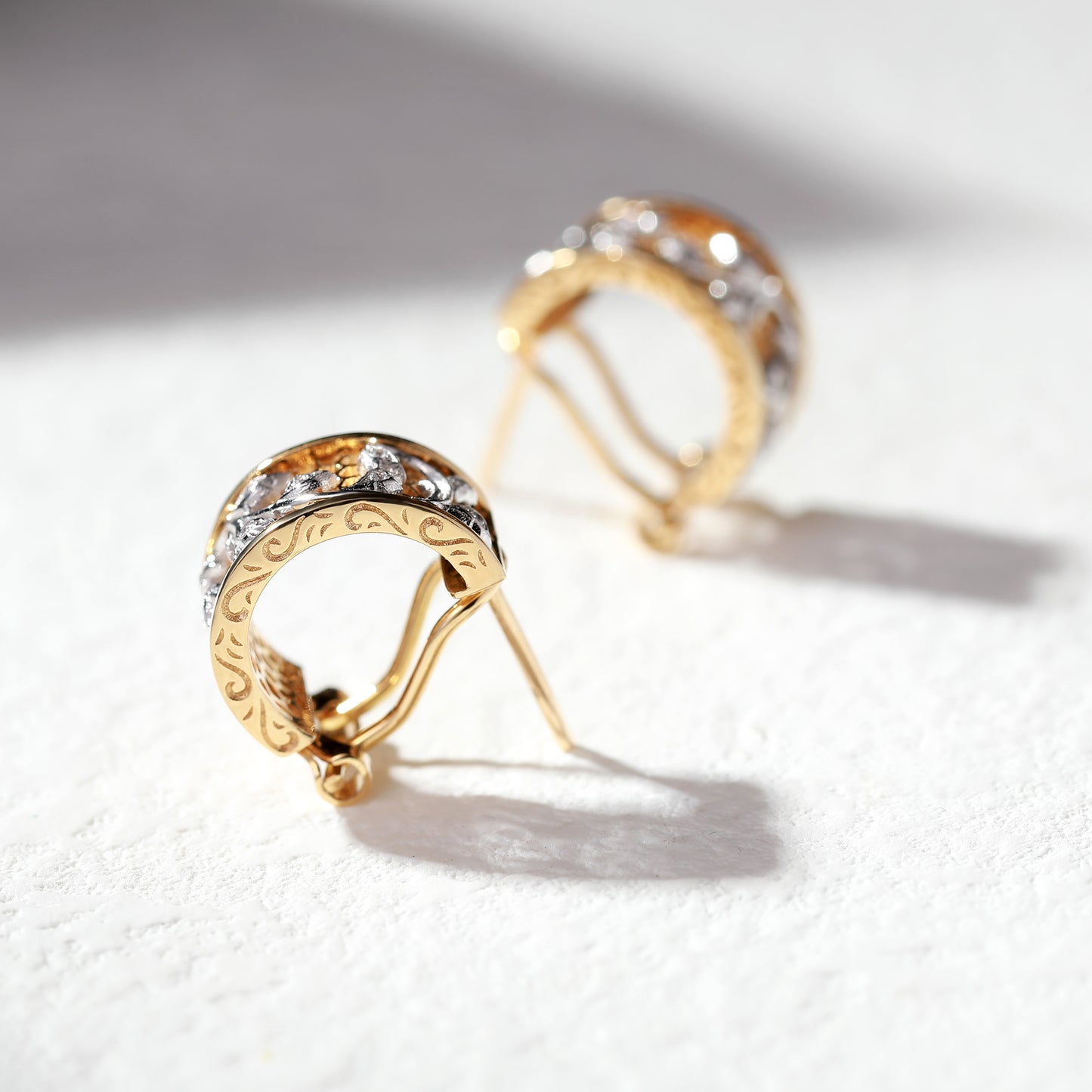 18K Gold Vintage Earrings with Diamond