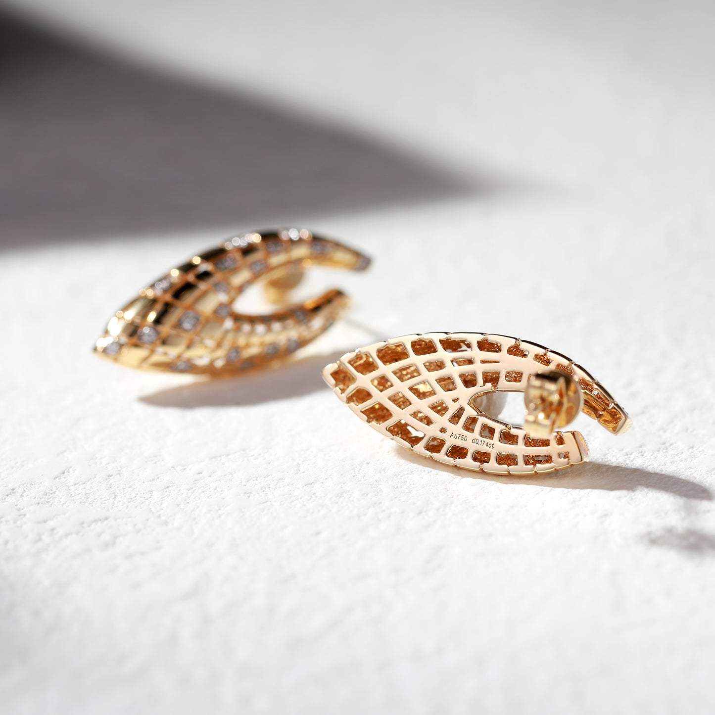 18K Gold Vintage  Earrings with Diamond