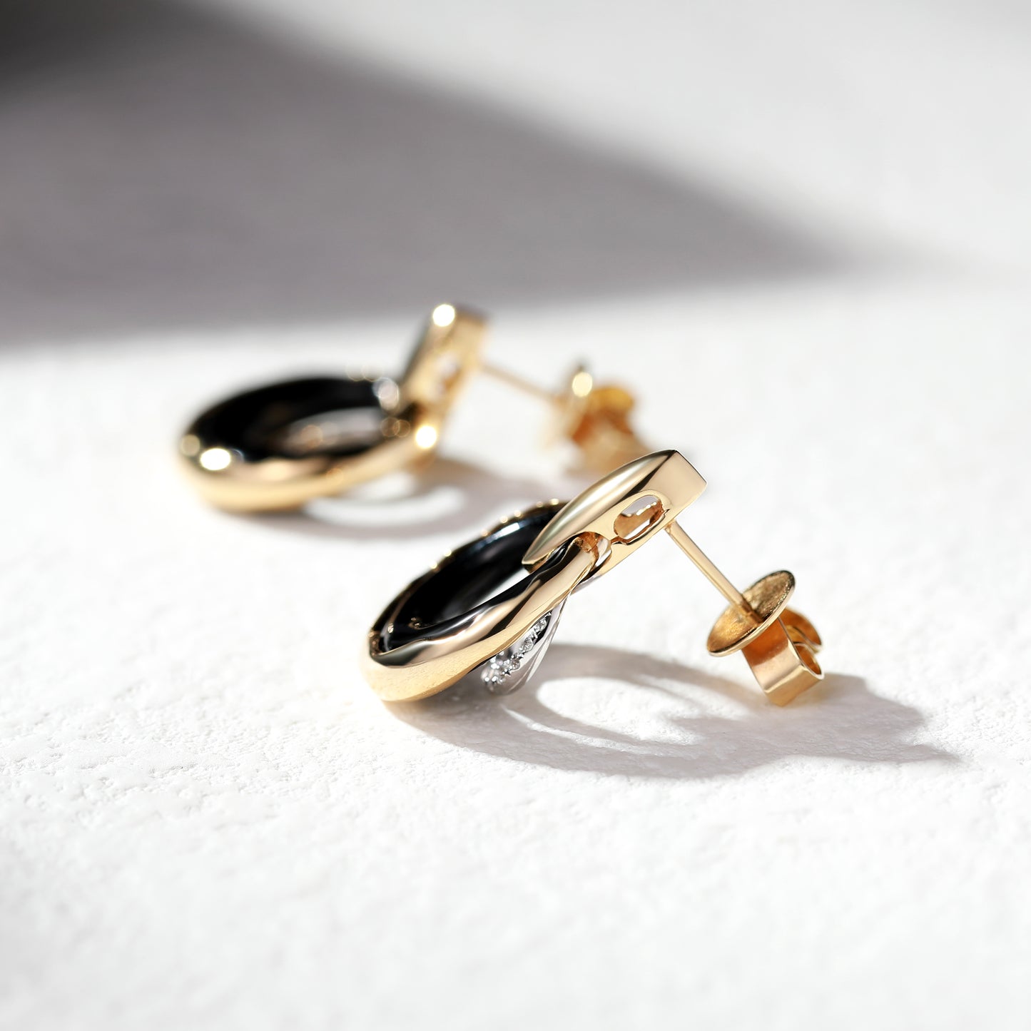 18K Gold Black Agate Earrings with Diamond