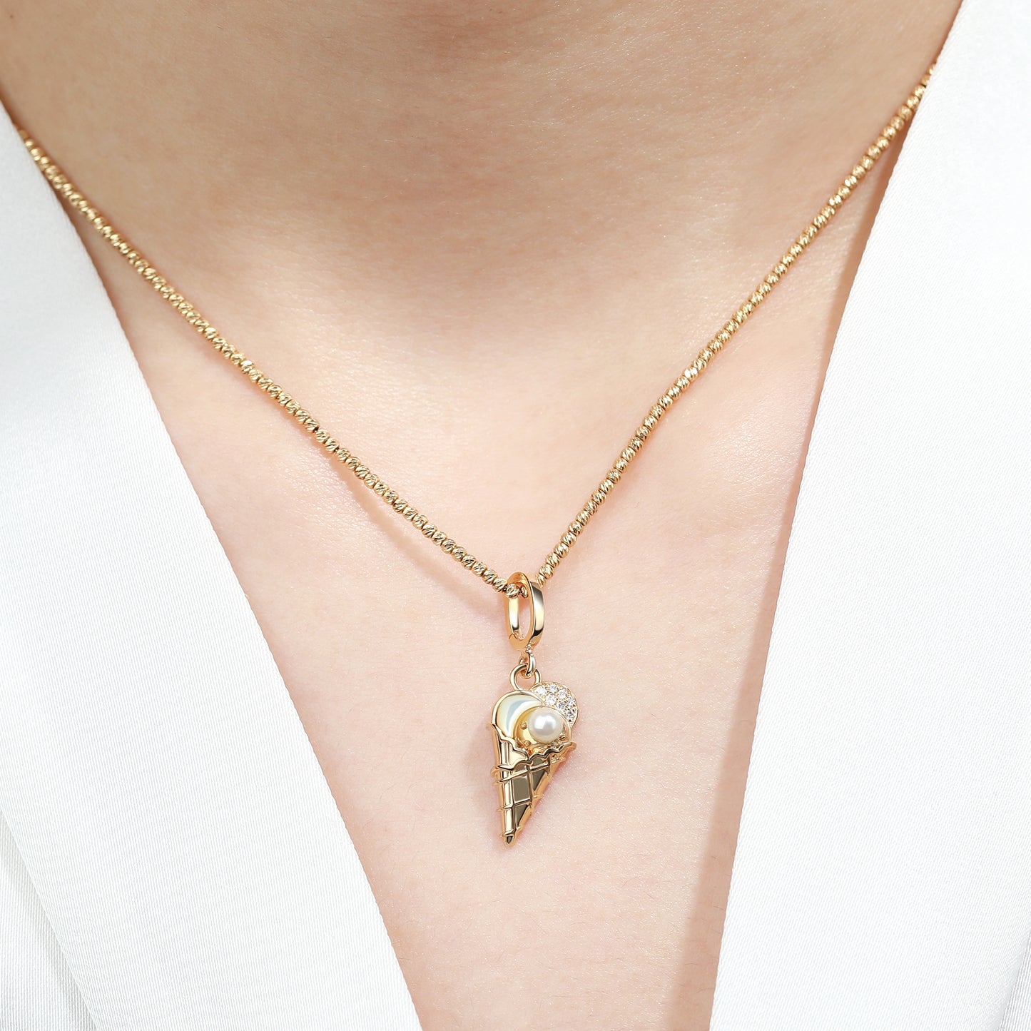 18K Gold Diamond Pendant Necklace with Pearl