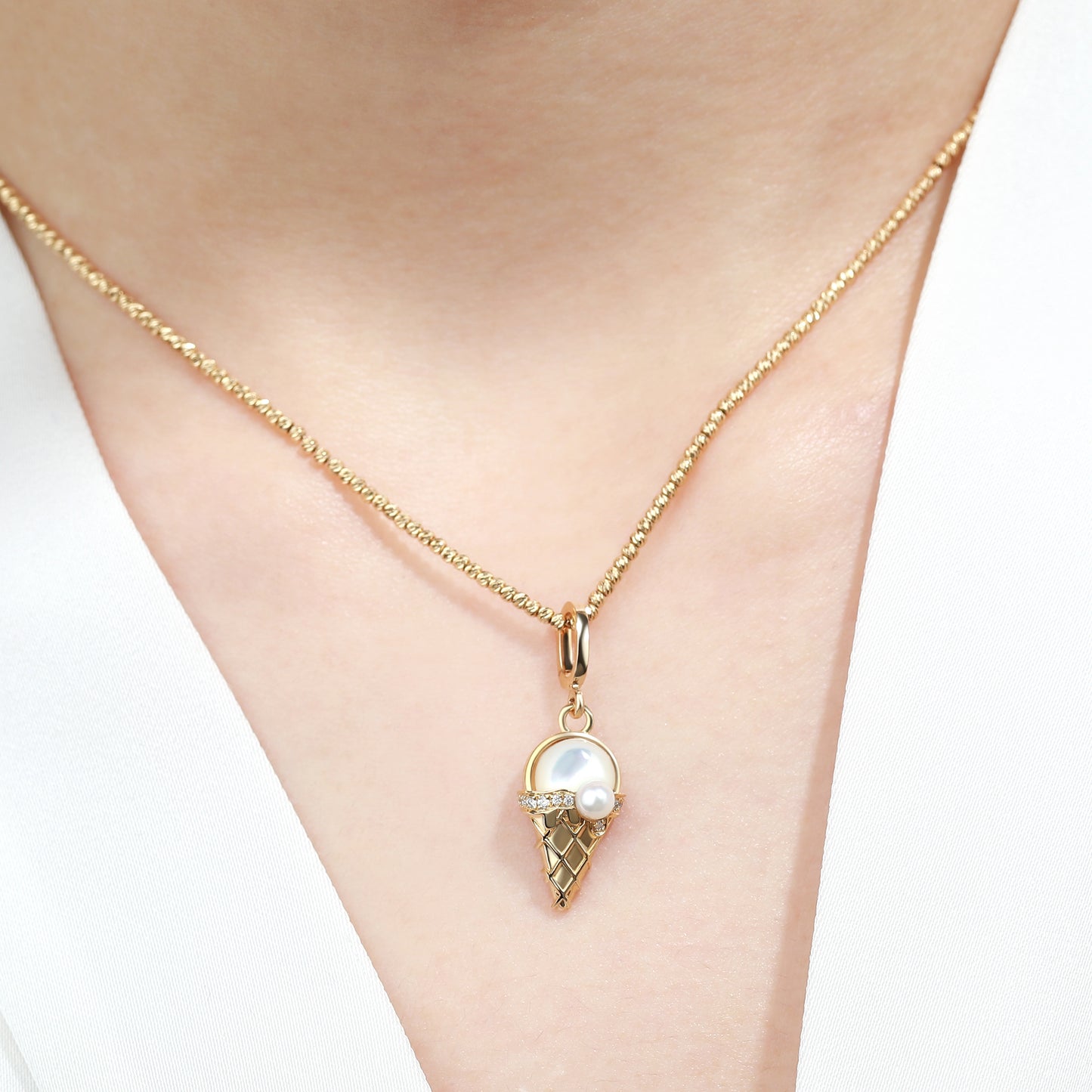 18K Gold Diamond Pendant Necklace with Pearl