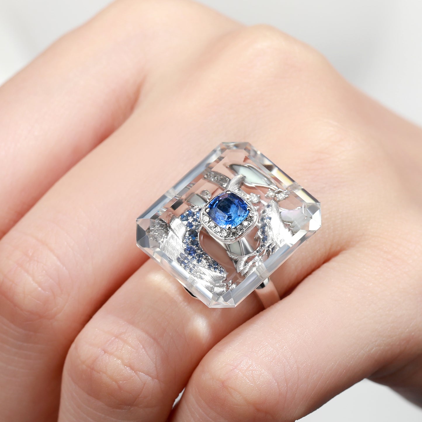 18K Gold Cornflower blue sapphire ring with diamond