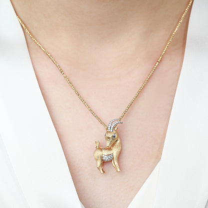 18K Gold Elk Diamond Pendant Necklace