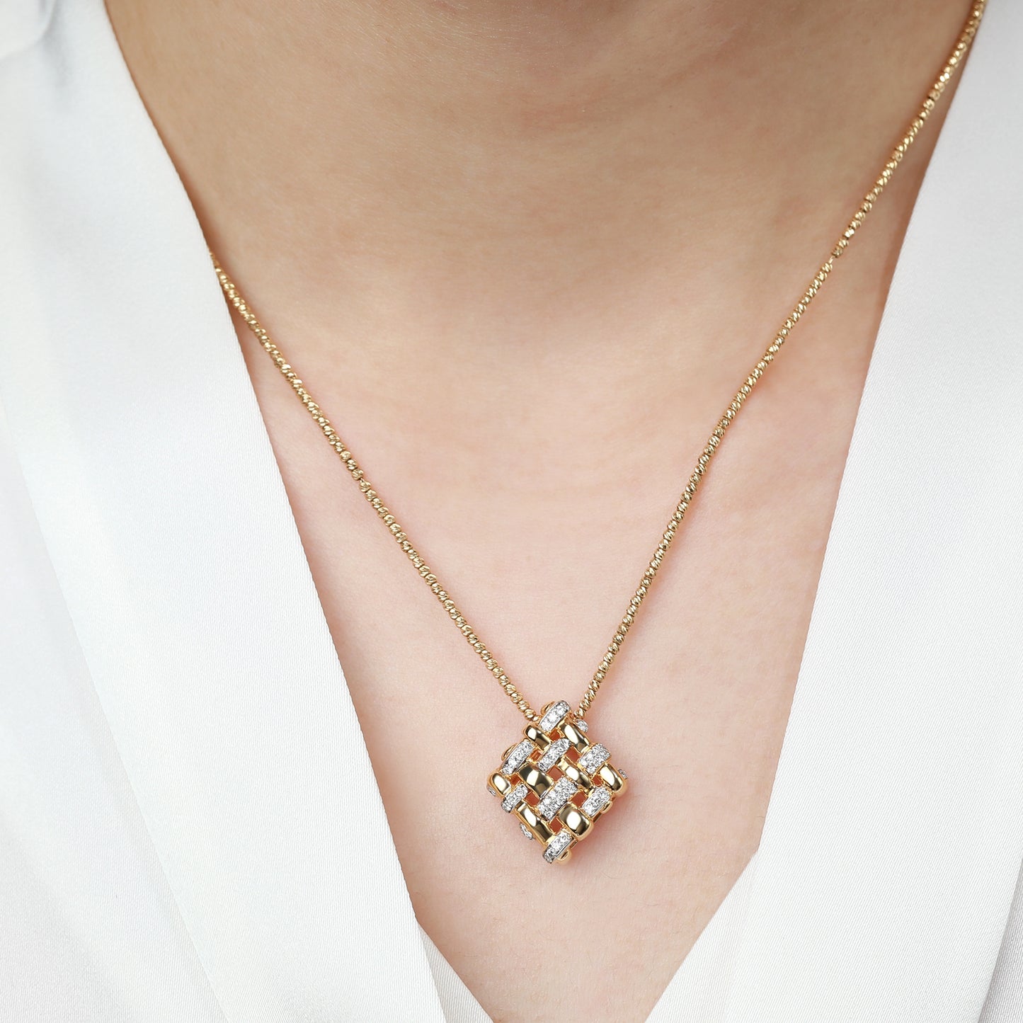 18K Gold Diamond Pendant Necklace